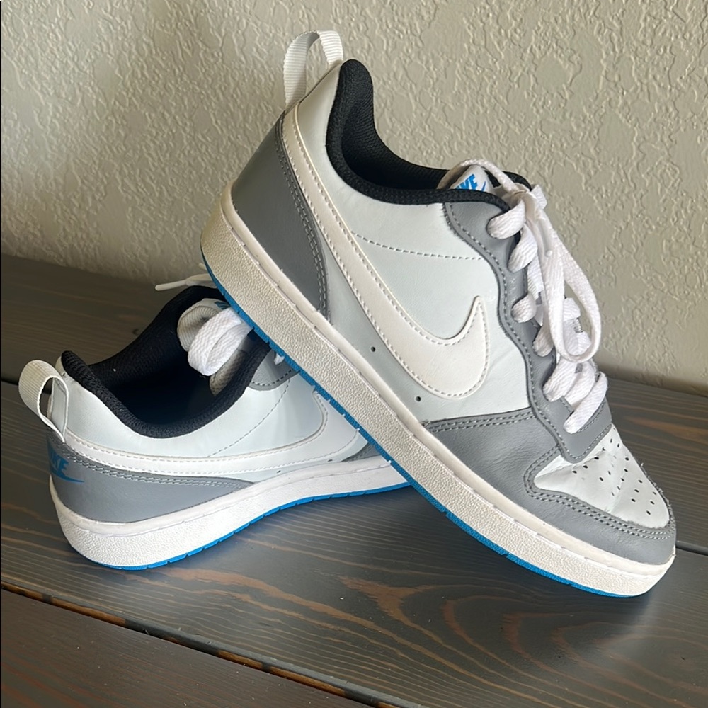 Nike Low-Top Sneakers in White and Gray with Blue Highlights